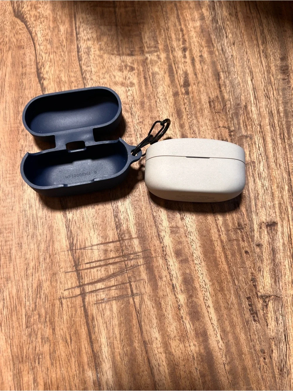 Sony WF-1000xm4 Wireless Bluetooth Earbuds plus Protective Case - Navy Blue